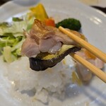 キッチン ブルー グローブ - 大きな茄子を添えて