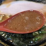 家系ラーメン王道家直伝 との丸家 - スープ熱々で最高
