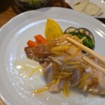 キッチン ブルー グローブ - ひと切れ目、レモンピールを添えて