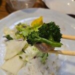 キッチン ブルー グローブ - 最後はブロッコリーと共に