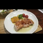 キッチン ブルー グローブ - （おまけ）４月のアンチョビとハープ風味　鳥もも肉コンフィ