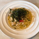 イタリアンレストラン ピッツェリア	 - ランチパスタＢ　今週のパスタの牡蠣のペペロンチーノ 1628円税込　サラダとドリンクバー付き