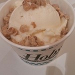ホブソンズ - スクープアイスクリーム シングルカップ￥３３０ ＋トッピング ウォールナッツ（サービス・通常＋￥２０）