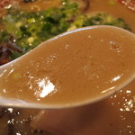 田中商店 - 旨みが凝縮されたコクのある極上スープ。
      
      豚骨臭さがあまりなく舌触りが滑らかで。
      
      