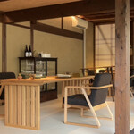 SÉN - ではテーブル席へ