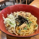 西新宿 ふじ屋 - モツ焼き屋のラーメン