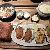梅田 ワーフ - めくるミルフィーユ食パンと牡蠣のランチ1980円