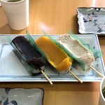 つつみ屋 - イートインすると言ったらお茶を淹れてくれました。