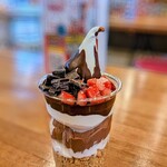 ピッツァ ヴェルデ - 黒パフェ