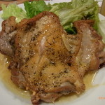 自家製ソーセージ＆麦酒 SARU BACON - グリルチキン