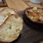 自家製ソーセージ＆麦酒 SARU BACON - 海老のアフィージョ