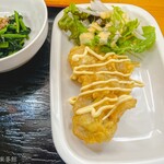 麺紡 - 鶏天と野菜サラダ