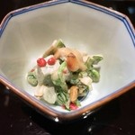季節のおまかせコース(12000円)・和合物_宮古ぜんまいと高槻の原木椎茸 蓬麩の胡麻和え 松の実 ピンクペッパー