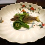 北新地 弧柳 - 季節のおまかせコース(12000円)・旬彩_稚鮎の空揚げ 河内一寸空豆のピュレ 蔓万年草 マリーゴールド