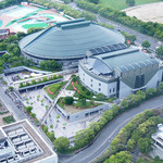 レストラン シャンボール - 眼下の広島グリーンアリーナ　よく見れば、バンプライブの行列ができています。