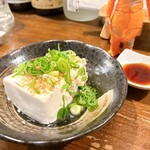 七福ホルモン - 料理写真:冷奴がないと始まらない…
ですが、温奴があれば～～( ；∀；)ｽｷﾃﾞｽ♡