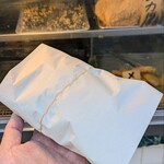 愛知屋 - お肉屋さん的包装で渡される