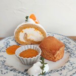 喫茶 tameiki - みかんのロールケーキ760円、スコーン(イートインは生クリームとジャム付き)430円✨季節のジャムとしてみかんを！