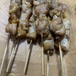 炭火やきとり 鳥信 - もも塩焼き
      鶏肉の味がよく分かります