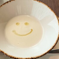JAM17 DINING - 三浦大根のポタージュ パッション ペッパーの香りのオリーブオイルがニコちゃんマークになっています