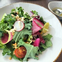 JAM17 DINING - サラダは とても 新鮮でパリパリしていました。オニオンドレッシング。