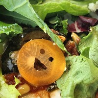 JAM17 DINING - サラダを食べ進めると ニコニコ 人参が出てきます。