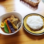 サヴィナ - やわらかポークときのこのスープカレー