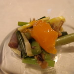 ウシマル - 生ハムにつけた黄身がとろり