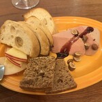 立飲・ビストロシン サンテ - 白レバーパテ