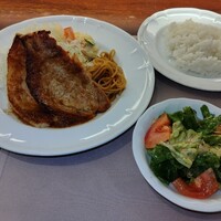厳選洋食さくらい - 黒豚の生姜焼きセット(2850円)