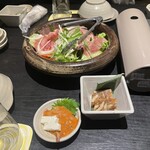 くいもの屋わん - クリームチーズと塩辛。穴子の煮凝り。生ハムサラダ。スタートから中々のラインナップ