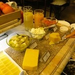 ザ・リッツ・カールトン大阪 - Breakfast buffet(3100円)・チーズコーナー