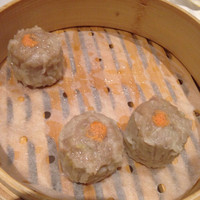 南国酒家 原宿本店 - 肉シュウマイ
                蟹味噌も入っていてジューシーで美味しかったですね。