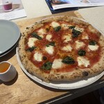 シロ カフェ - マルゲリータと辛味オイル