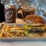 THE GREAT BURGER STAND - ヒッコリーバーガー＋チェダーチーズ