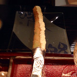 串揚げはやし - 最後は、アスパラガスの一本揚げ。これだけ大きくぶっといのに、筋張ってるところは全くなく、最後まで甘く、そしてうまい。マヨネーズいらないんじゃない？ってくらい。幸せのうまみ、幸せの大きさ。