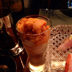 串揚げはやし - 前回もいただいたイカとウニのお造り。底にダシが仕込んであるのでかき混ぜて頂きます。こんな贅沢、函館でもやらなかったぞ！（笑）