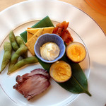 海の別邸ふる川 - 燻製おつまみアップ （フロンティアのゆでたまご、たらこ、チーズ、チャーシュー、枝豆）