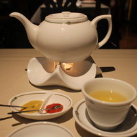 中国飯店 富麗華 - お茶はローソクで温め
