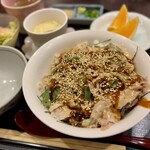 味路久 - 飛騨豚しゃぶ胡麻味噌ダレまぶし