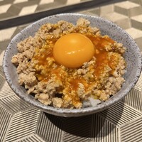 銀座 焼 新潟屋 - つくねに付いてた卵を追いかけ