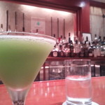 銀座 テンダー - 【惜秋】 ５月だけど、飲んでみたくて惜秋！(；ﾟ∀ﾟ) 緑の材料を使わずに、ブランデーとブルキュラで深い緑を創り出す。