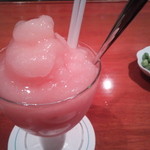 銀座 テンダー - 桃のゆったりやわらかな香りと、甘味の余韻が、舌の上で氷が溶けるとフワァーッと広がる。