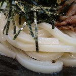 小倉うどん竜屋 - きりっとエッジの効いた極太ストレート麺