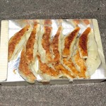 おびや - キレイな焼き色。皮がパリッとしてて美味しい～♡　２人前。１人前は、6個で２３０円(税込み)