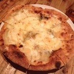 MOTHERS - チーズピッツア＊蜂蜜かけ放題（笑）
