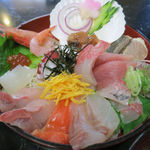 新鮮処 魚里 - びっくり海鮮丼（アップ）