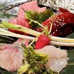 くいもんや す多ち - 本鮪中トロ　赤身漬け　ヒラメ　縞鯵