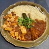 VIBES curry＆diner - 2種の合いがけカレー(バイブスチキン&バイブス麻婆豆腐)