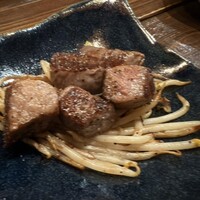 SAI.teppan - お昼の特別ステーキコースの一部
                    黒毛和牛サイコロステーキ